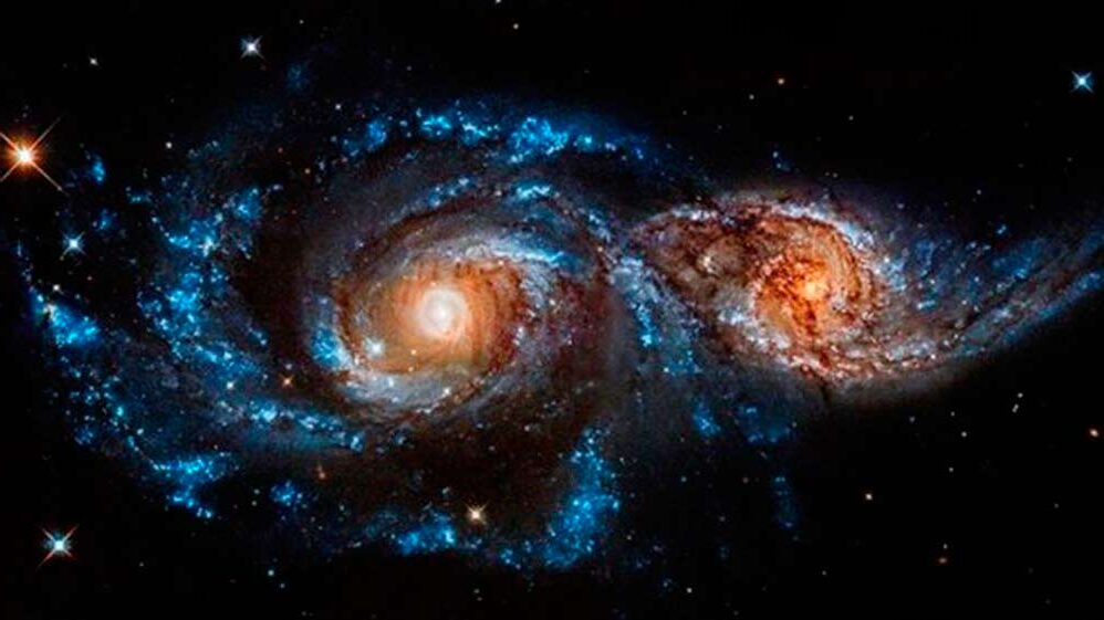 colision galactica captada en tiempo real por telescopio hubble